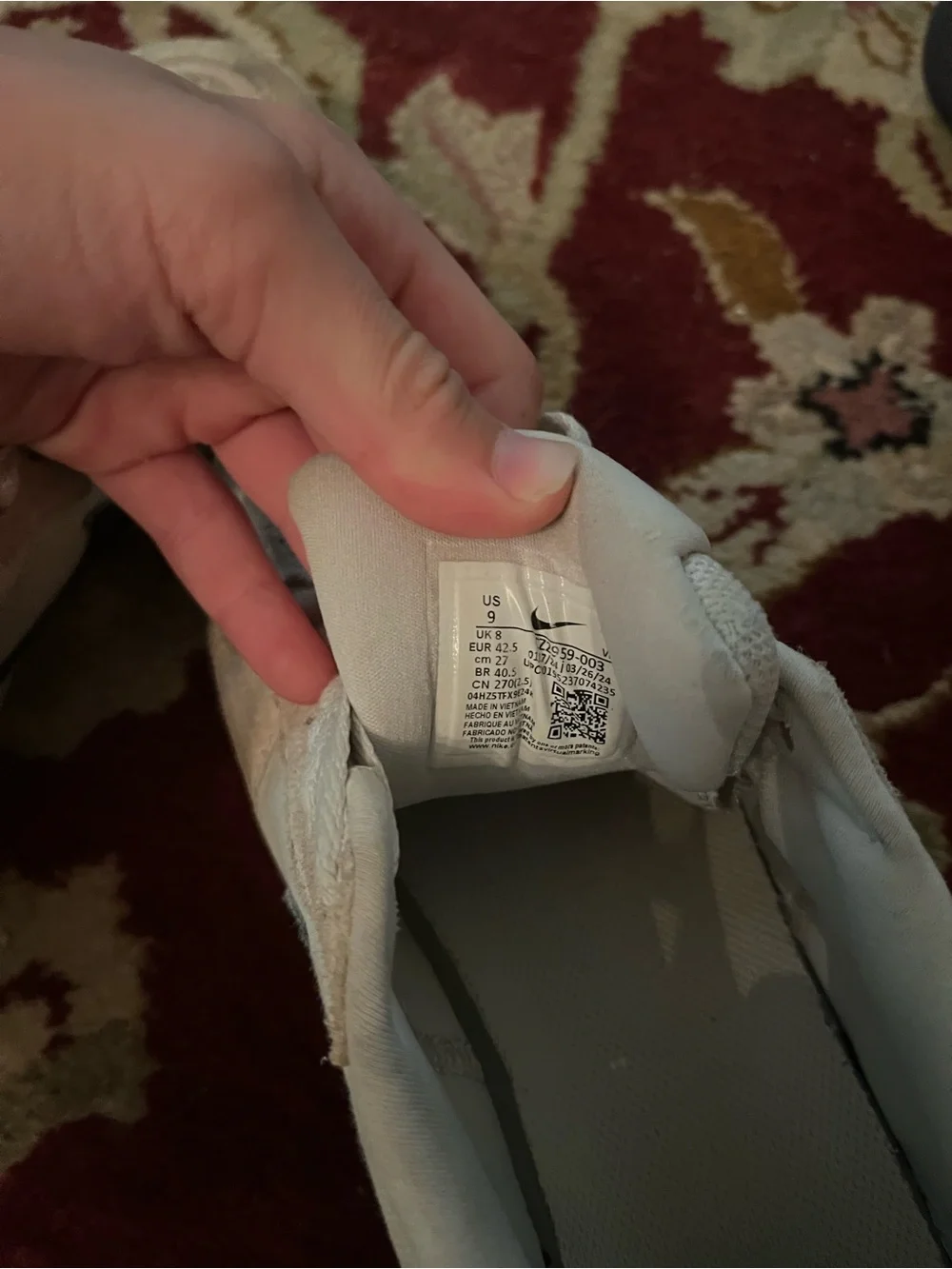 Nike Low-Top Sneakers in Off-White with Light Gray Accents